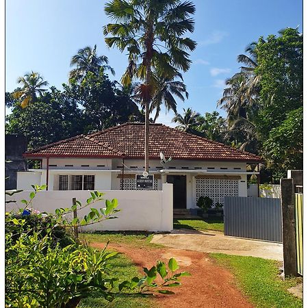 Sri Nimali Guesthouse Hikkaduwa Exteriör bild